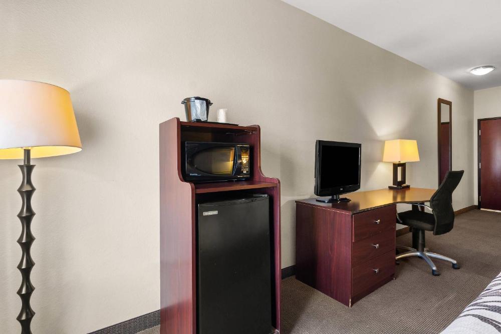 Standard Queen Room with Two Queen Beds - Non Smoking interior